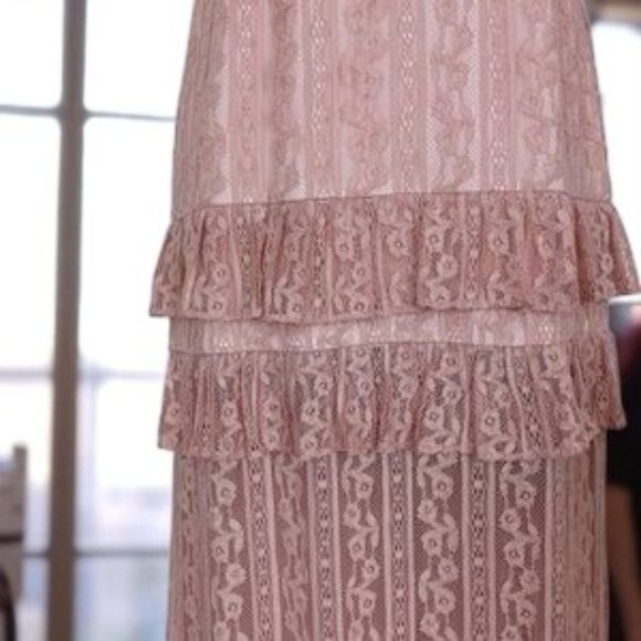 NWT BELLEVUE THE LABEL Florence Lace Maxi Dress in Dusty Pink - Picture 4 of 6